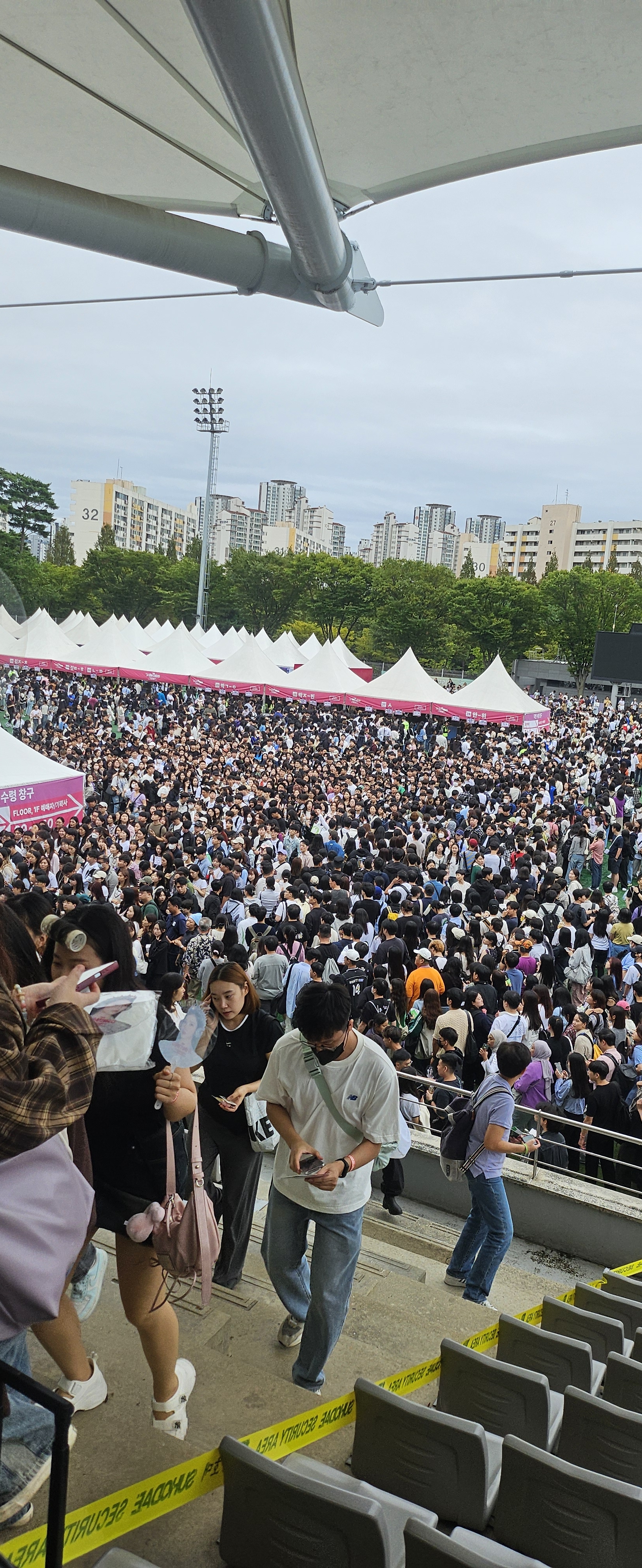 [잡담] 나 저기 뚫고 나옴!!걍 미친거 같애 잠실때도 이랬나 | 인스티즈