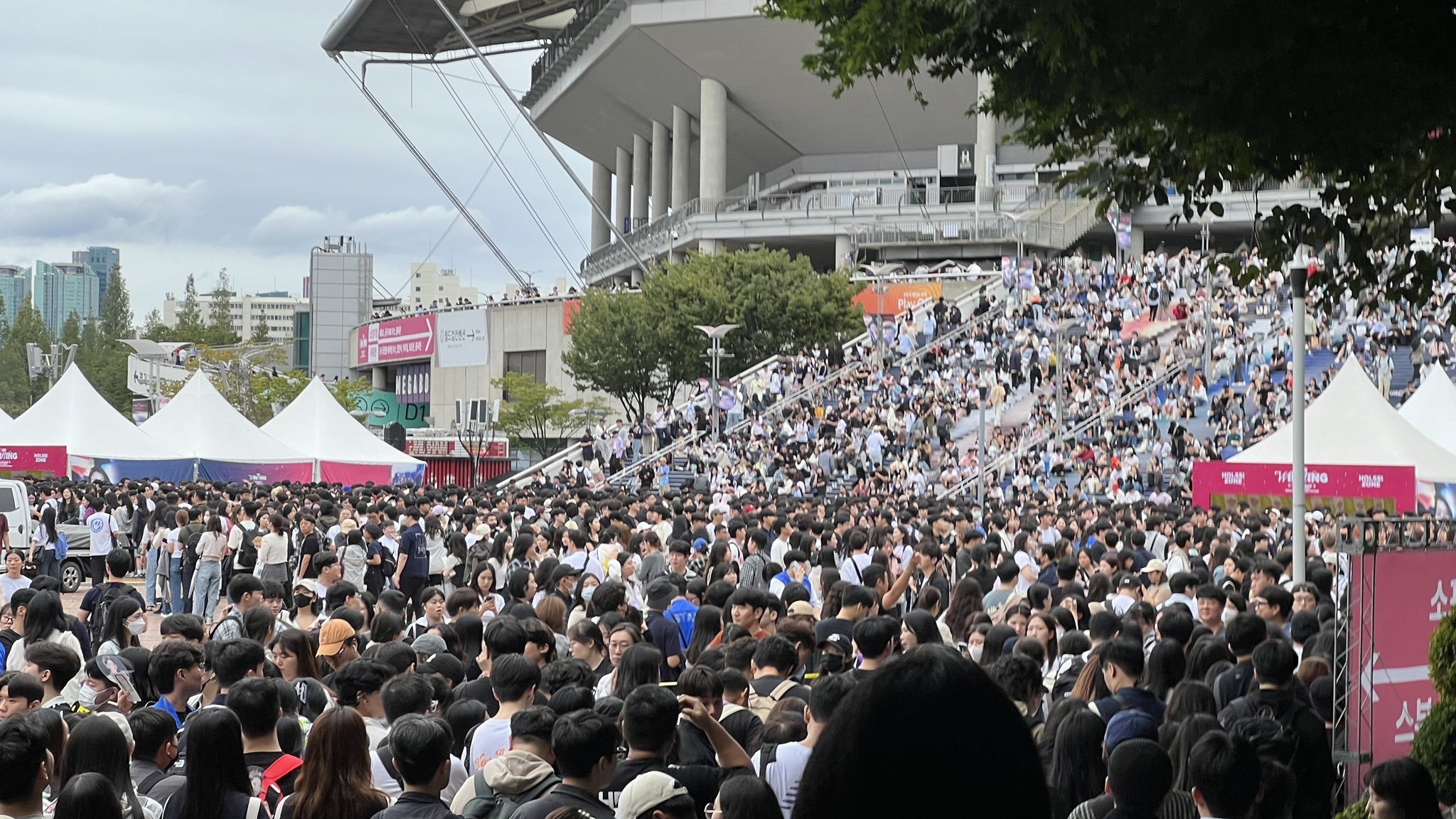 [잡담] 아니 아이유 콘서트 현장 미친.. | 인스티즈