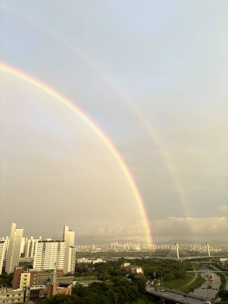 [잡담] 밖에 무지개!!!!!!!!!!!!!! 쌍무지개 진짜 크고 선명해!!🌈🌈 | 인스티즈