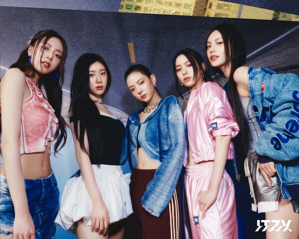 [정보/소식] ITZY, 도심 속 화려한 비주얼...'GOLD' 콘셉트 포토 추가 공개 | 인스티즈