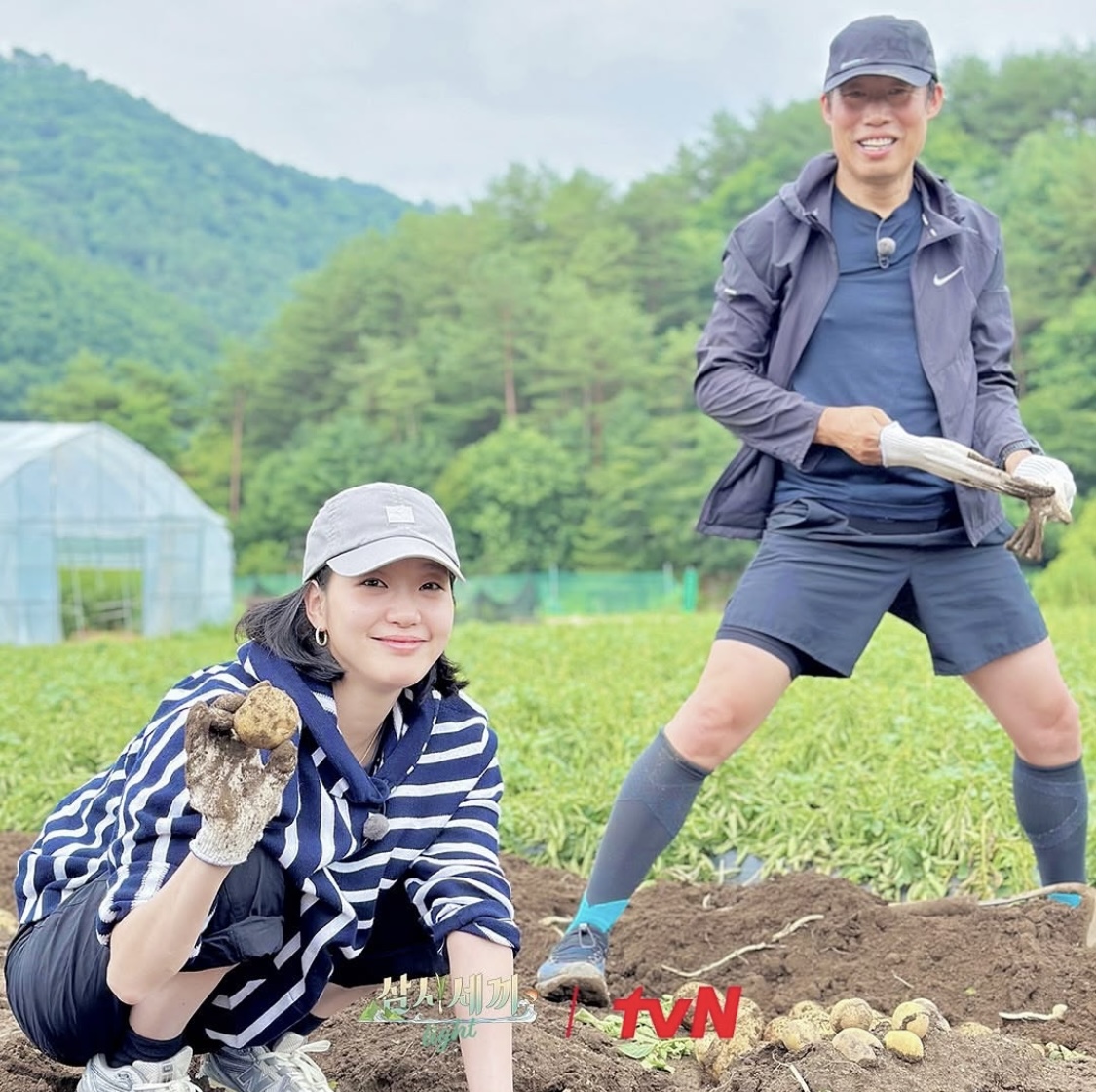 [잡담] 어제 김고은이 삼시세끼에서 입은 후드티 | 인스티즈