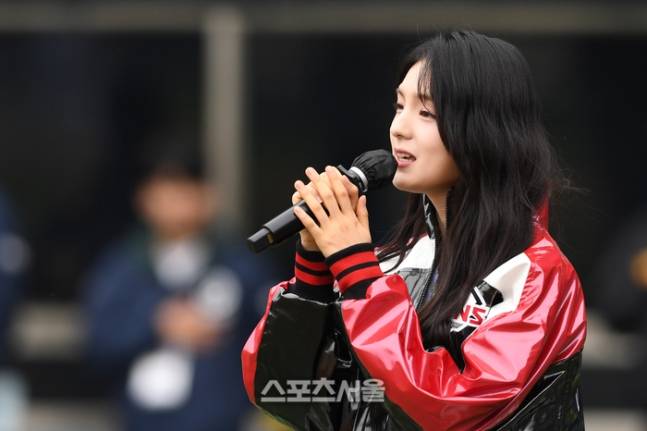 어제 KBO 준플레이오프 2차전' LG-KT전에서 애국가 제창한 규빈.jpg | 인스티즈