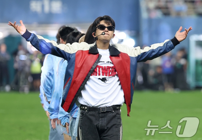 [잡담] 임영웅 자선축구대회 하프타임쇼 라이브 | 인스티즈