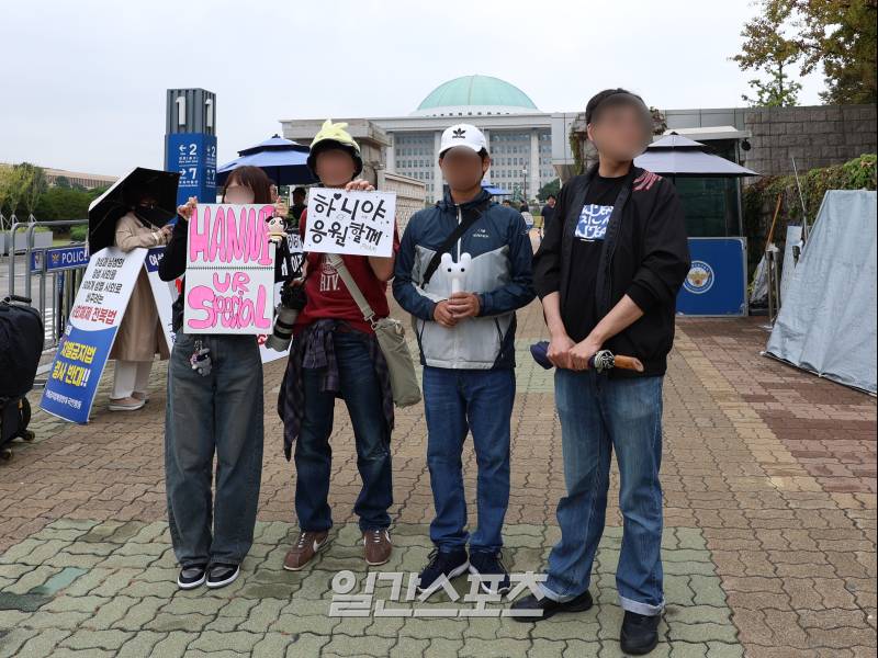 [잡담] [포토] 환노위 국정감사 앞두고 뉴진스 하니 응원하는 팬들 | 인스티즈