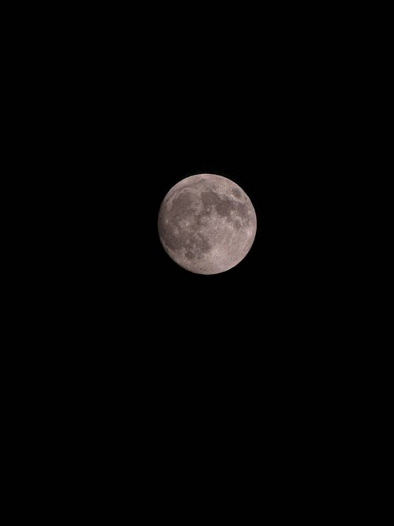 [잡담] 아이폰16으로 찍은 달 사진들 🌕🌙 | 인스티즈