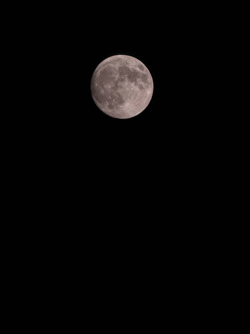 [잡담] 아이폰16으로 찍은 달 사진들 🌕🌙 | 인스티즈