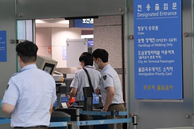 [정보/소식] 공항 연예인 전용 출입문 여기 말하는거임 | 인스티즈