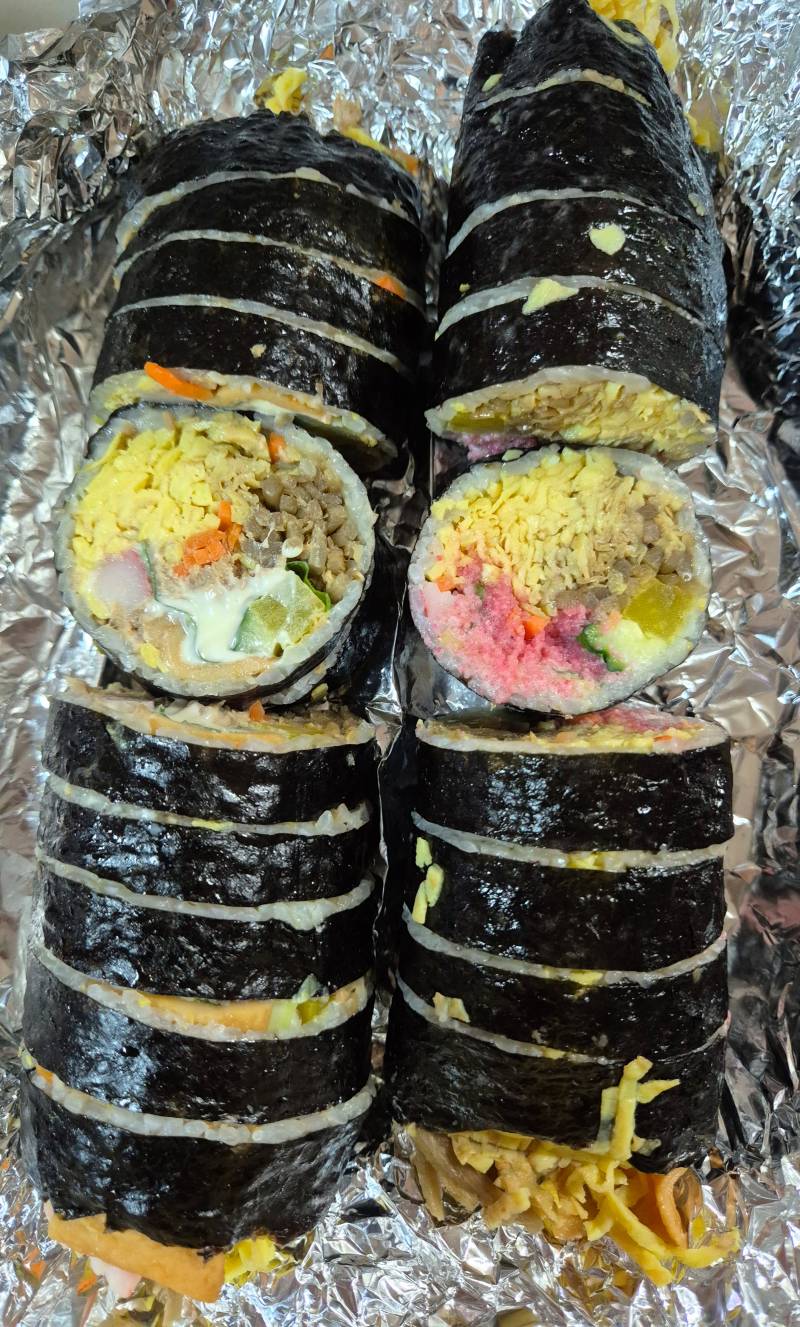 [잡담] 오늘은 김밥집 줄 진짜 길었다😨 | 인스티즈