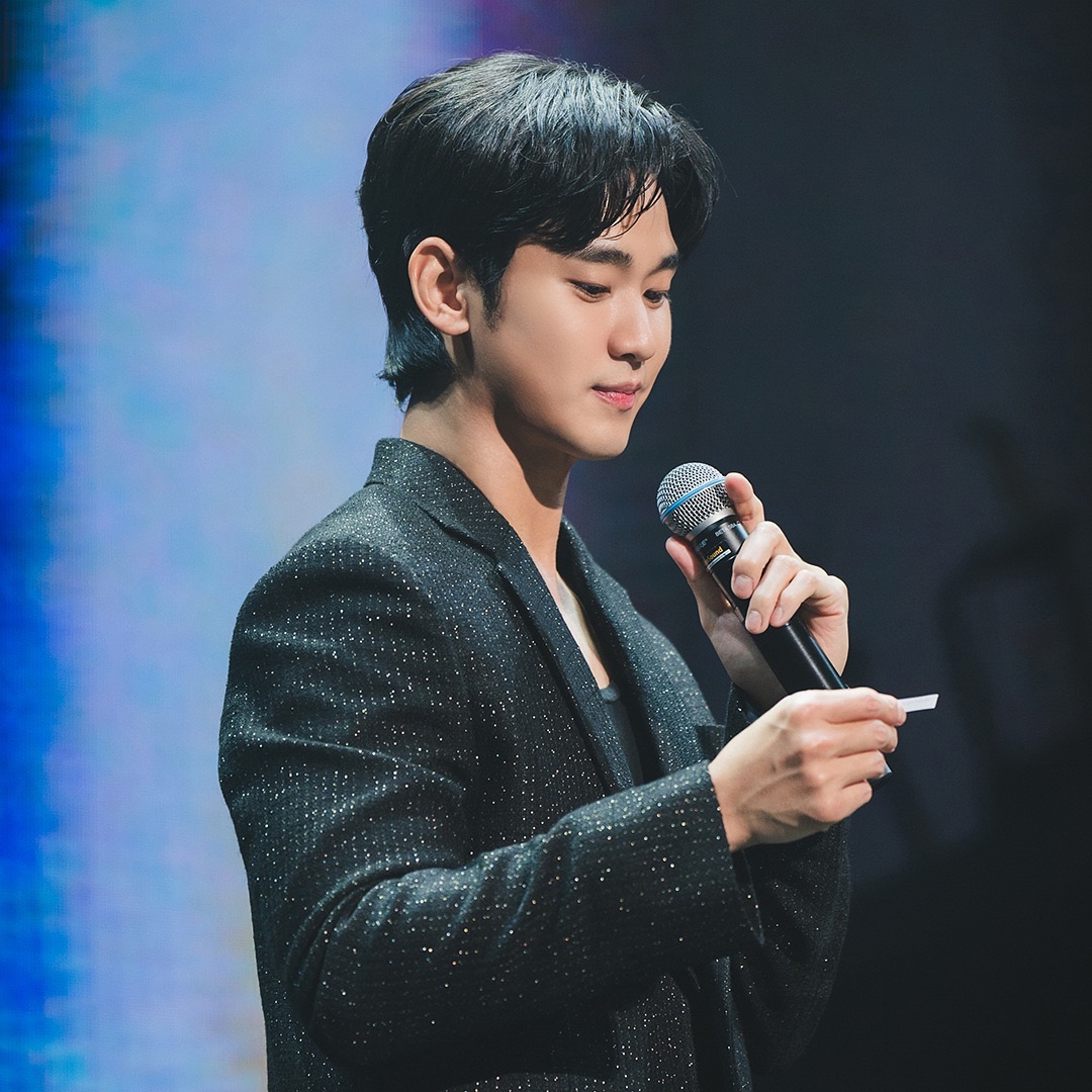 [잡담] 김수현 소속사 무슨일이야.. 사진 이렇게 많이 올려주는거 처음 봐 | 인스티즈