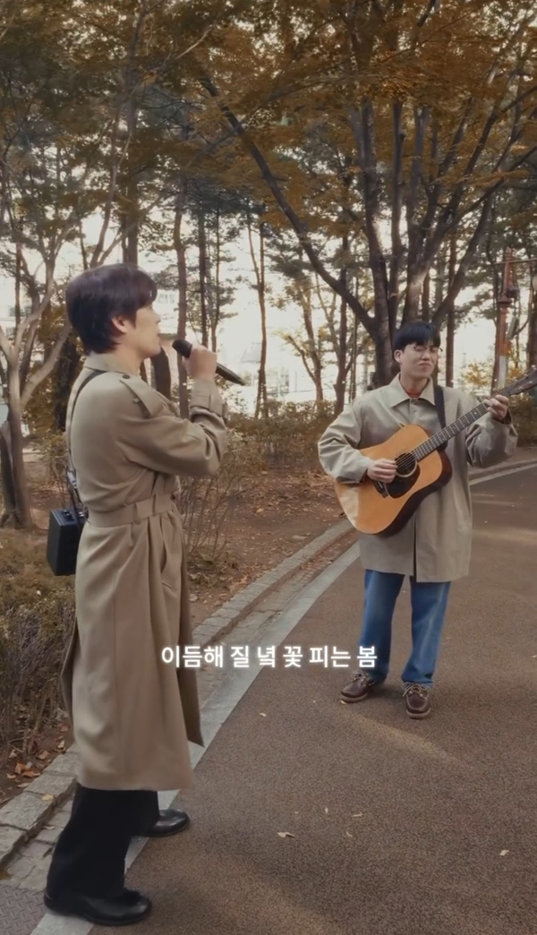 [정보/소식] 존박, 곽진언과 지드래곤 컴백 기념 버스킹 영상 공개...'봄여름가을겨울' 열창 | 인스티즈