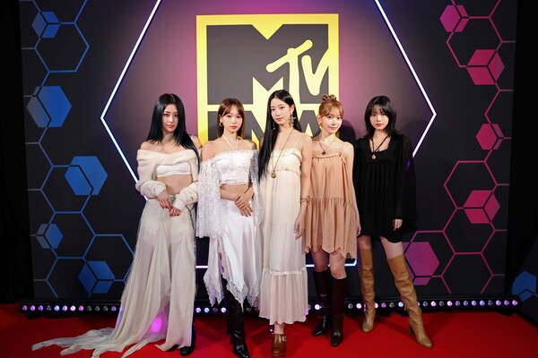 [정보/소식] 르세라핌, '2024 MTV EMA' 유튜브 조회수 1위...외신 극찬까지 | 인스티즈