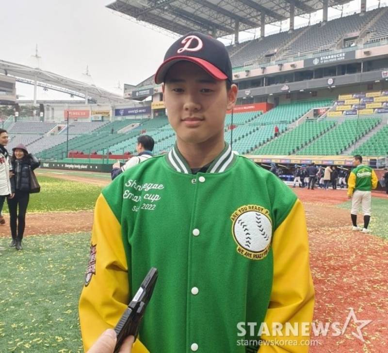 [잡담] 아니 자선야구 김민수가 스티키 정현우군 사촌형이랜다.. | 인스티즈