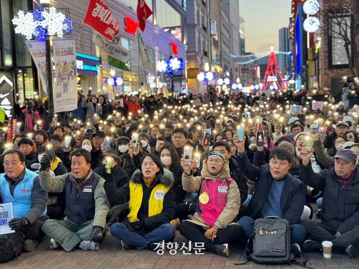 [정보/소식] "윤 찍은 TK는 반성하라”…'보수 성지' 대구서 첫 시민시국대회 | 인스티즈