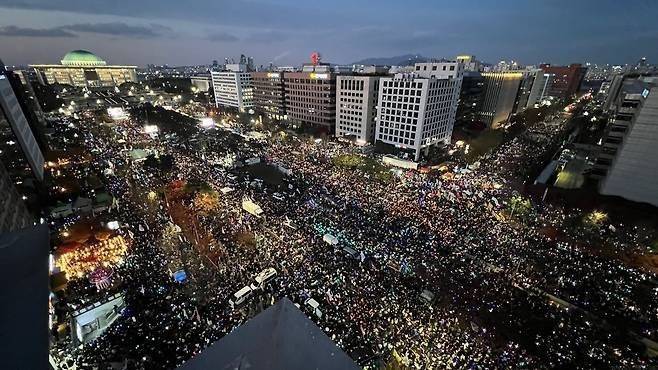 [잡담] 집회 간 사람은 알겠지만 집회인파 사진보다 많음 | 인스티즈