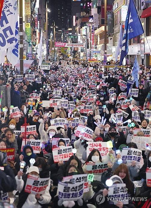 [잡담] 부산사람들도 장난아니게 모였네...ㄷㄷ | 인스티즈