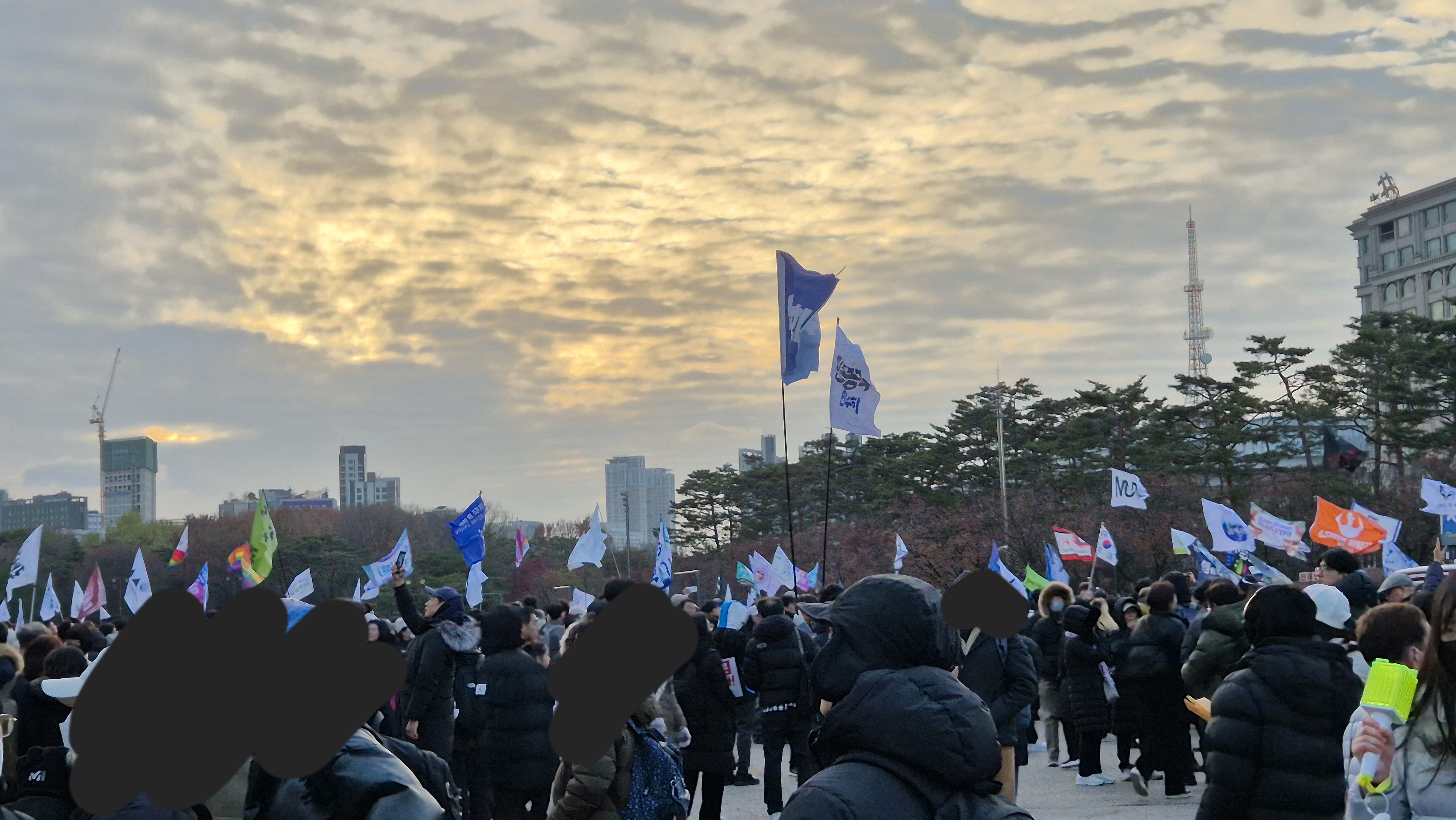 [잡담] 저도 시위 전진 짤 올리겟습니다 | 인스티즈