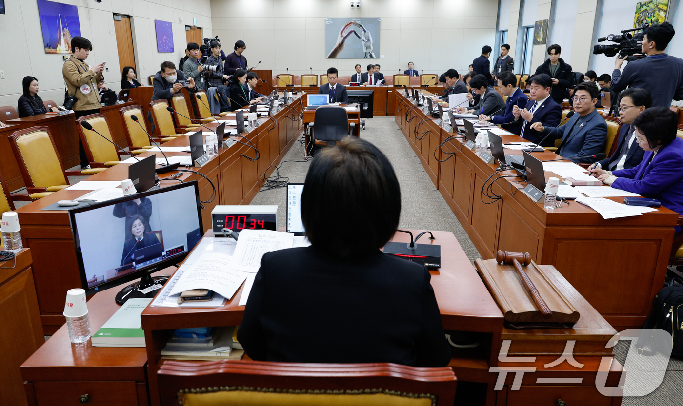 [정보/소식] 과방위, 방통위법 개정안 논의…여당 불참 | 인스티즈