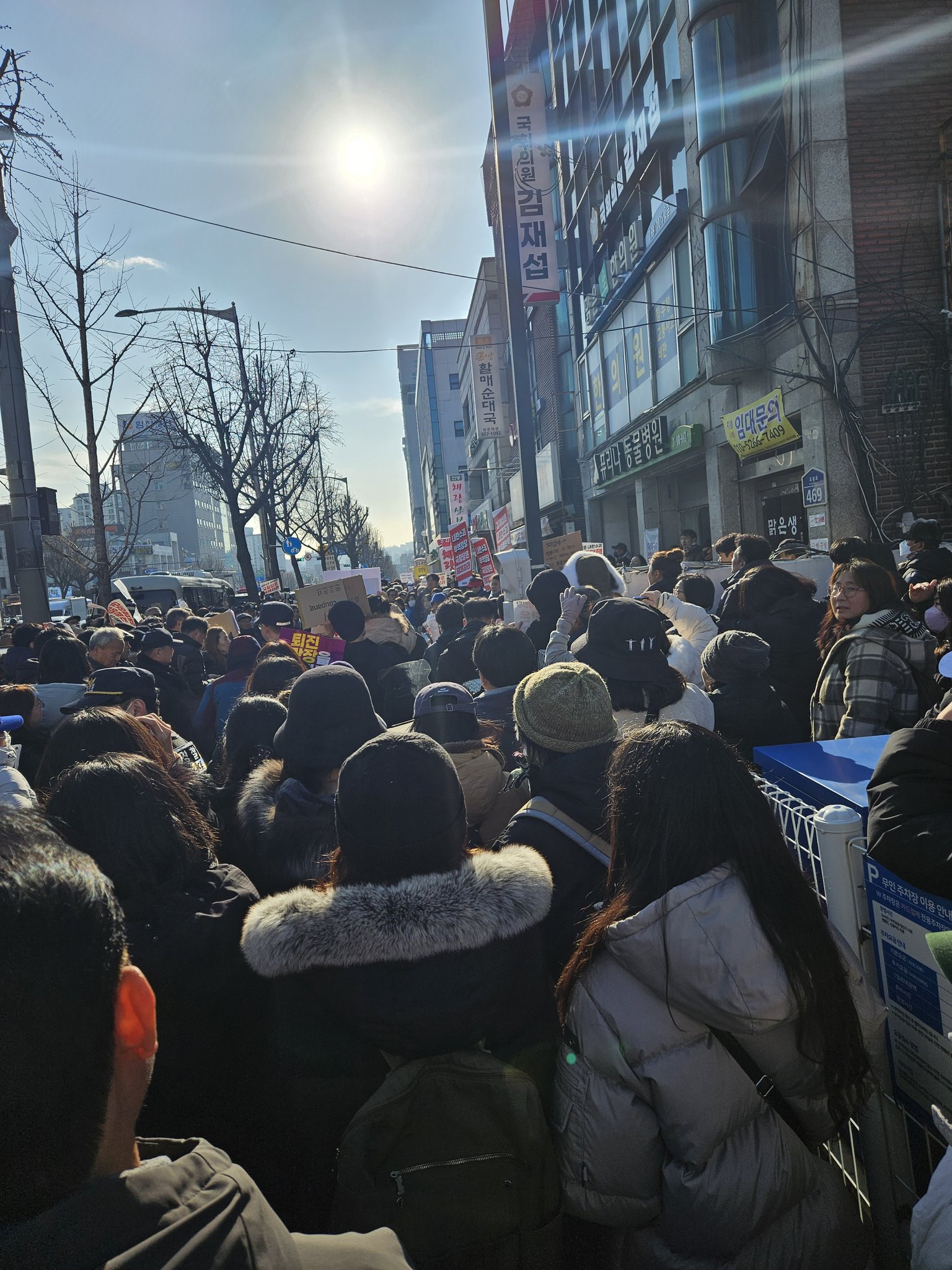 [잡담] 현시각 팬미팅 진행중인 국회의원 | 인스티즈