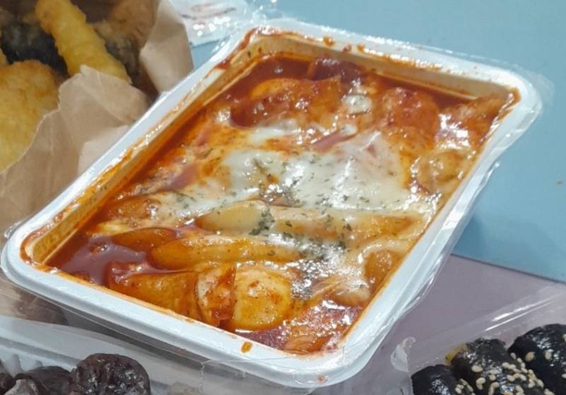 [잡담] 배달 떡볶이 7000원이면 사먹어? 통 크기 좀 봐줘 ㅠㅠ | 인스티즈