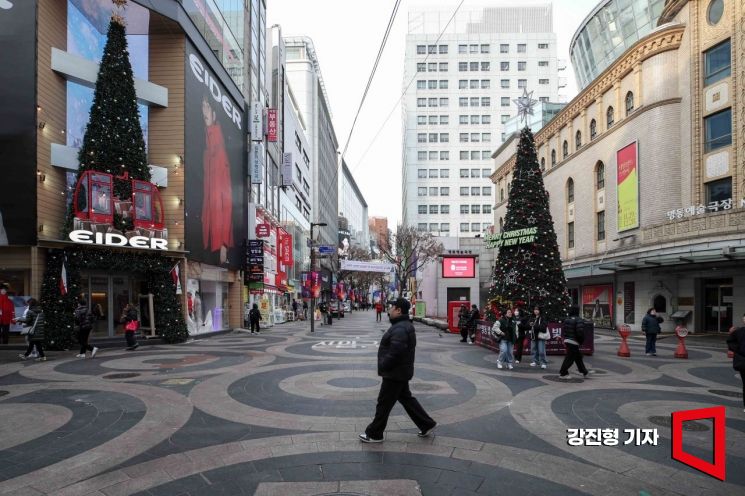 [정보/소식] [포토] 성탄절 앞두고 한산한 명동 거리 | 인스티즈