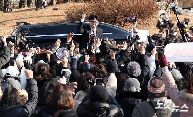 [정보/소식] 오늘 지지자 집결한 한동훈 퇴근길 | 인스티즈