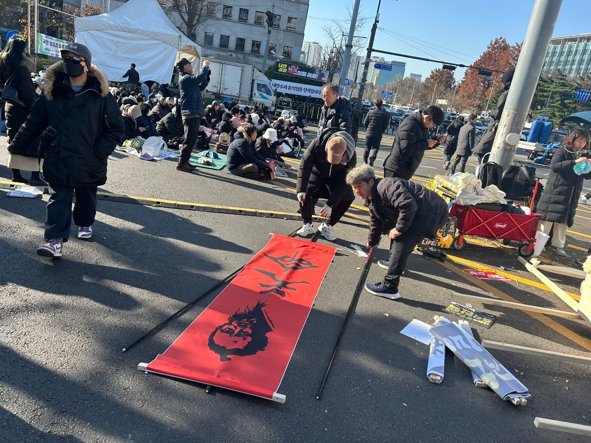 [정보/소식] 오늘 남태령에서 막히신 전국농민총연맹= 지난주 국회에서 상여투쟁 진행 하셨던 곳 | 인스티즈