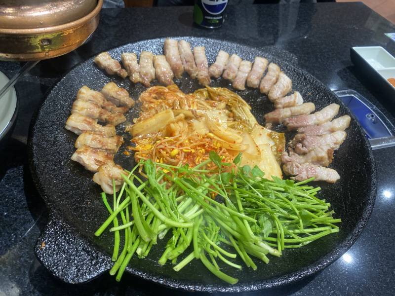 [잡담] 기깔나게 맛있는 삼겹살 먹었는데 봐줄사람 | 인스티즈