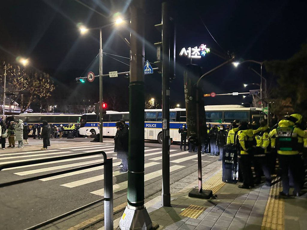 [정보/소식] ‼️수방사 밑에 다시 막았습니다‼️사당 앞에 경찰 대치 중 | 인스티즈