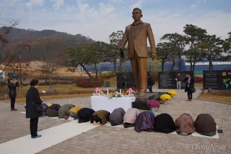 [잡담] 대구 박정희 동상들 개구리다 | 인스티즈