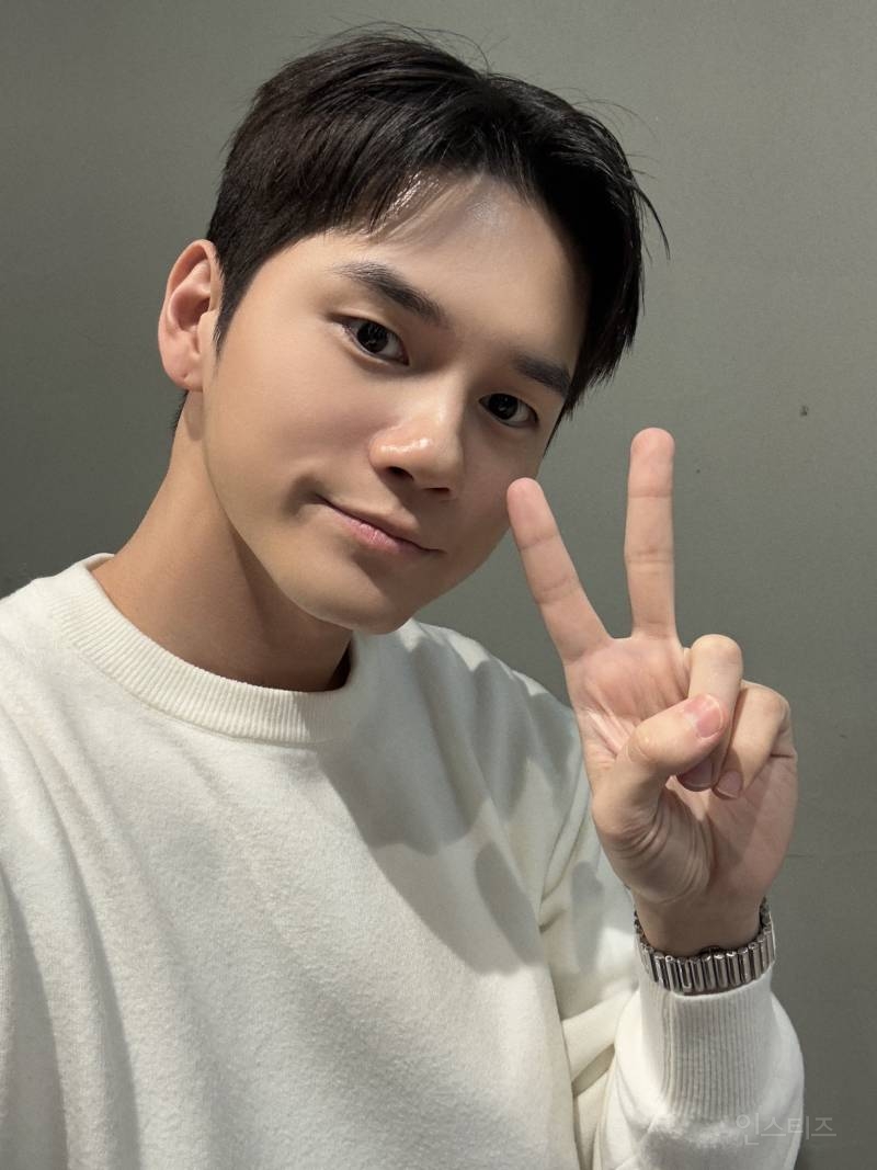 최근 더 잘생겨진 옹성우 근황.jpg | 인스티즈