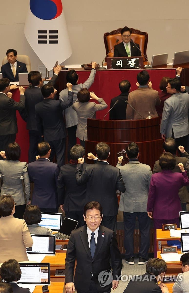 [정보/소식] 오늘자 정치뉴스 요약짤 나왔네 | 인스티즈