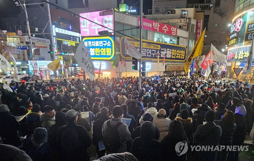 [정보/소식] 현시각 국민의힘 박수영 국회의원 사무실 앞 수천 명 집회 인파 | 인스티즈