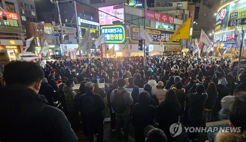 [정보/소식] 현시각 국민의힘 박수영 국회의원 사무실 앞 수천 명 집회 인파 | 인스티즈