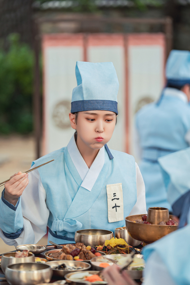 [정보/소식] 눈 풀린 배인혁→두 볼 가득 먹방 김지은, 술 취하니 반전 매력 터졌다(체크인 한양) | 인스티즈