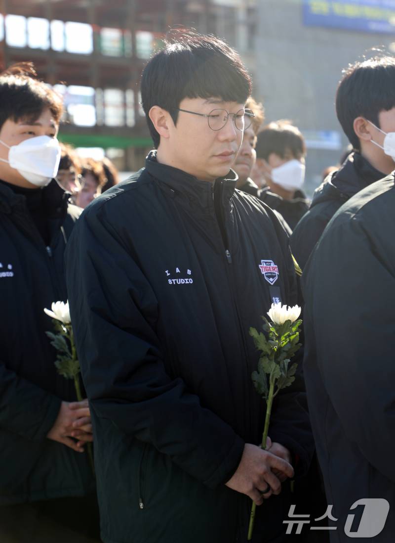 [잡담] KIA타이거즈 선수단 제주항공 여객기 사고 합동분향소 추모 | 인스티즈