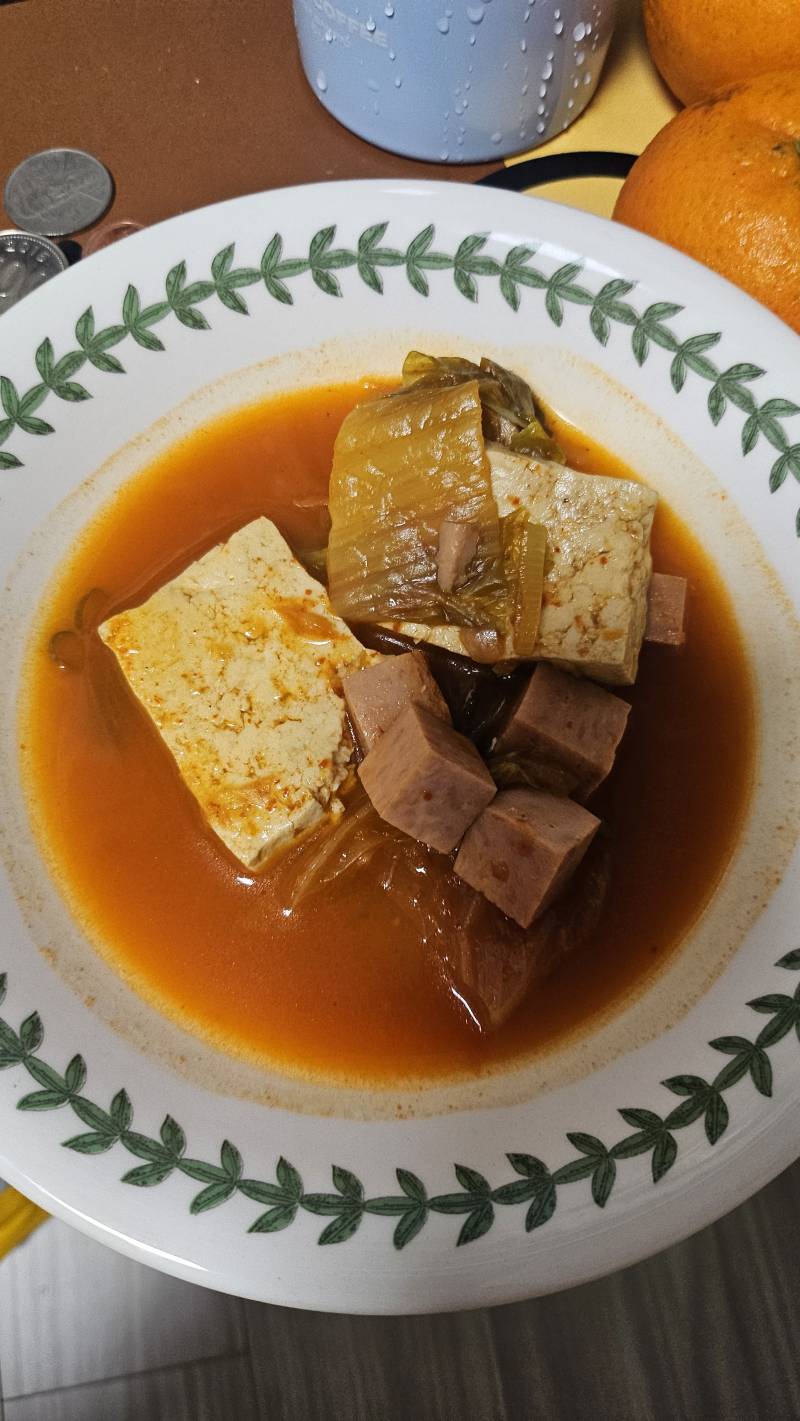 [잡담] 김치찌개가 너무맛있어서 맥주 깜 | 인스티즈