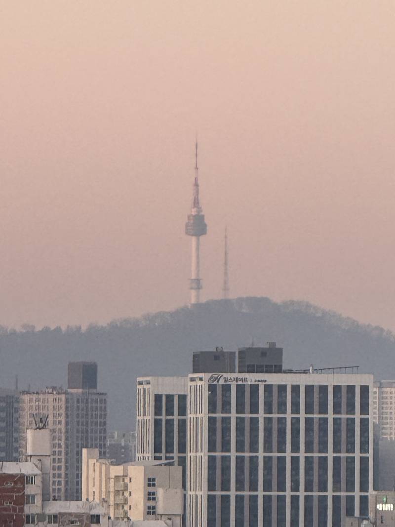 [잡담] 퇴근하구 저녁에 집 앞에서 찍은 롯데타워 | 인스티즈