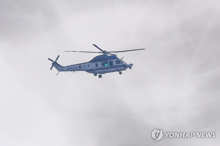 [정보/소식] 대통령 관저 인근 비행하는 경찰 헬기 | 인스티즈