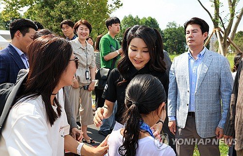 [잡담] 호기심 있는 자들만 들어오길 김건희가 아이돌 머리 한거 이거임 | 인스티즈