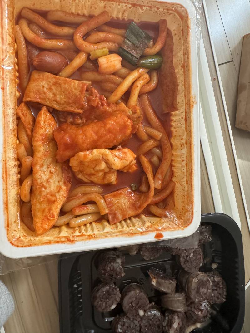 [잡담] 떡볶이 괜히 시켰다 너무 많이 남음..... | 인스티즈