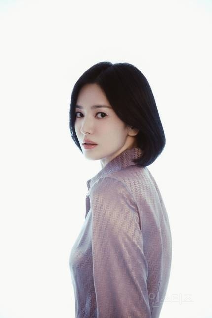 "검은 수녀복은, 전투복"…송혜교, 유니아의 시간 | 인스티즈