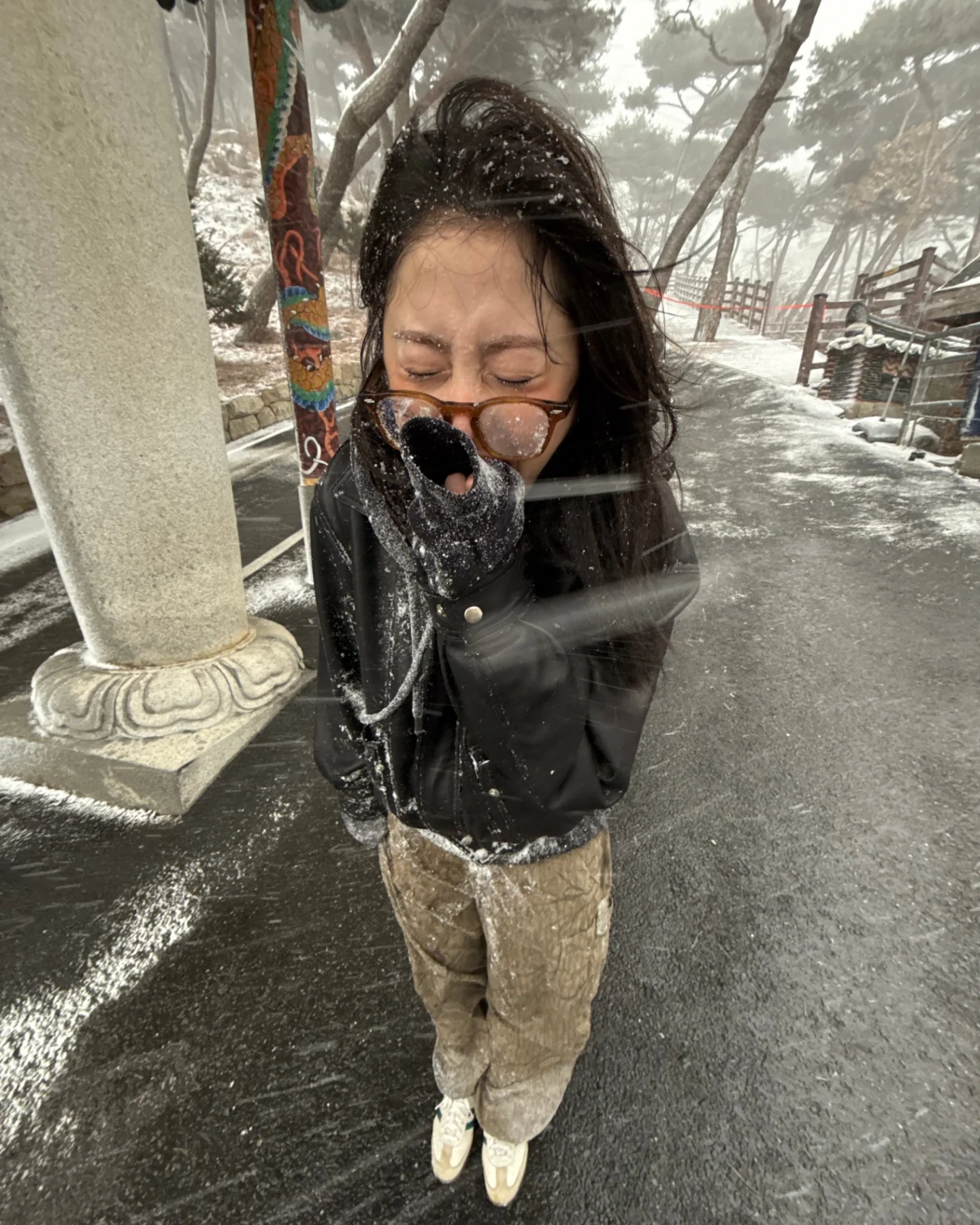 [잡담] 눈보라 맞는 르세라핌 허윤진 | 인스티즈