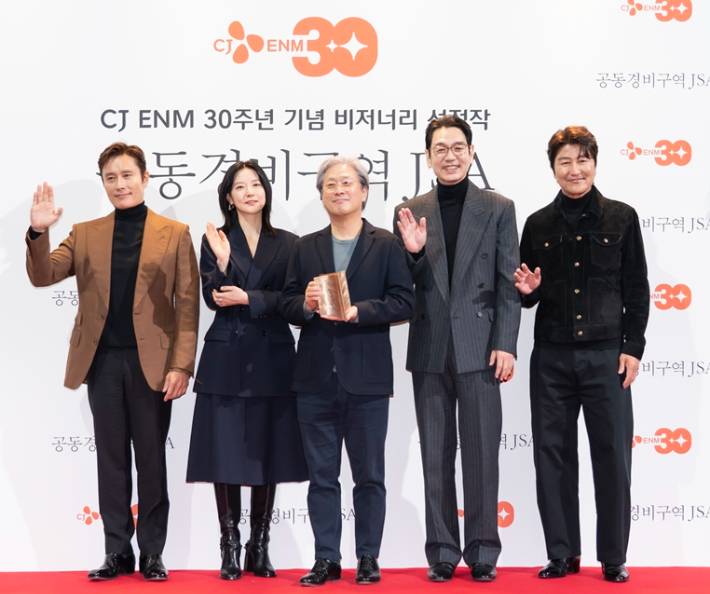 CJ ENM 30주년 비저너리 작품으로 선정되어 25년 만에 모인 공동경비구역JSA 주역 | 인스티즈