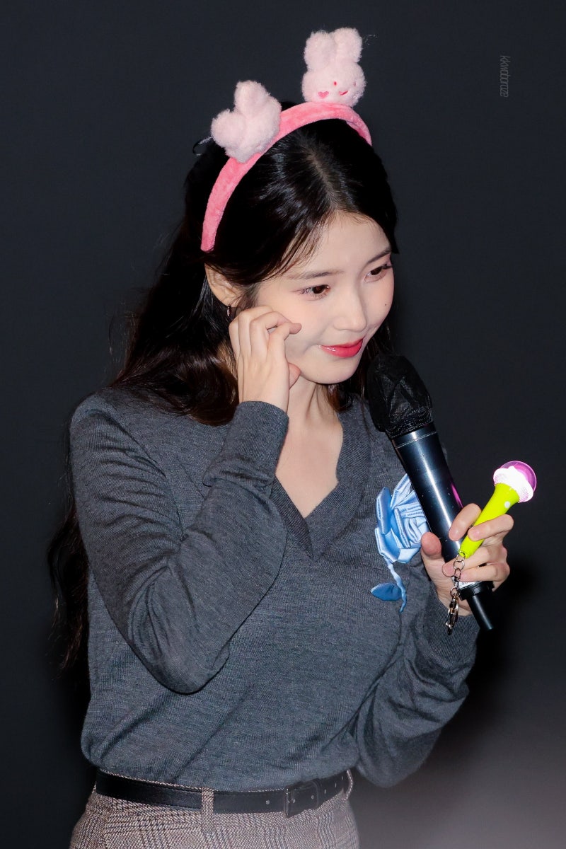 [잡담] 노정의 아이유 이거 같은 옷 맞나? | 인스티즈