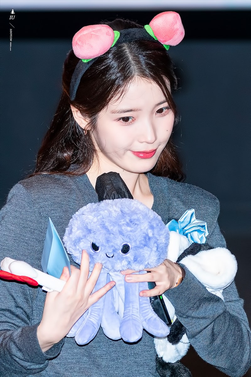 [잡담] 노정의 아이유 이거 같은 옷 맞나? | 인스티즈