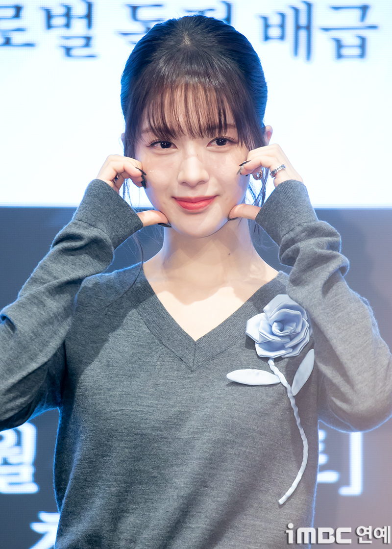 [잡담] 노정의 아이유 이거 같은 옷 맞나? | 인스티즈