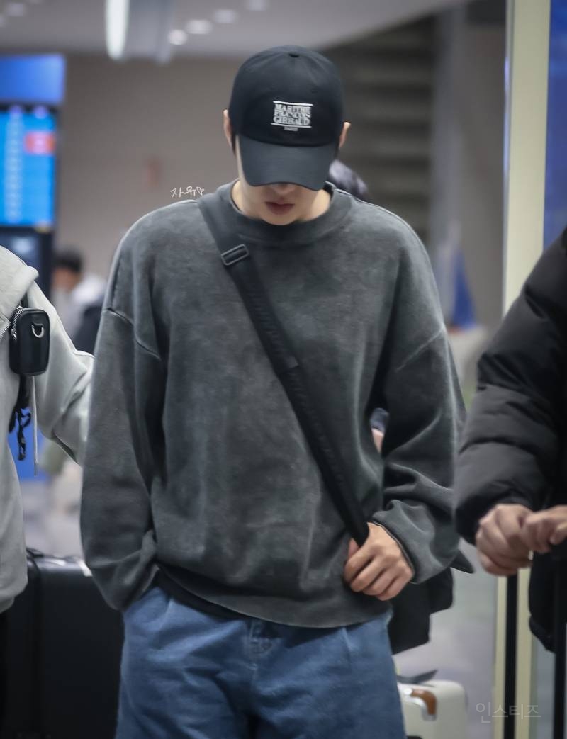  남친짤의 정석으로 옷입은 이창섭.jpg