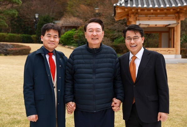  𝙕𝙄𝙍𝘼𝙇난 어제자 윤 근황11