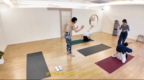 부모님 찾게 된다는 요가 첫 수업 .jpgif | 인스티즈