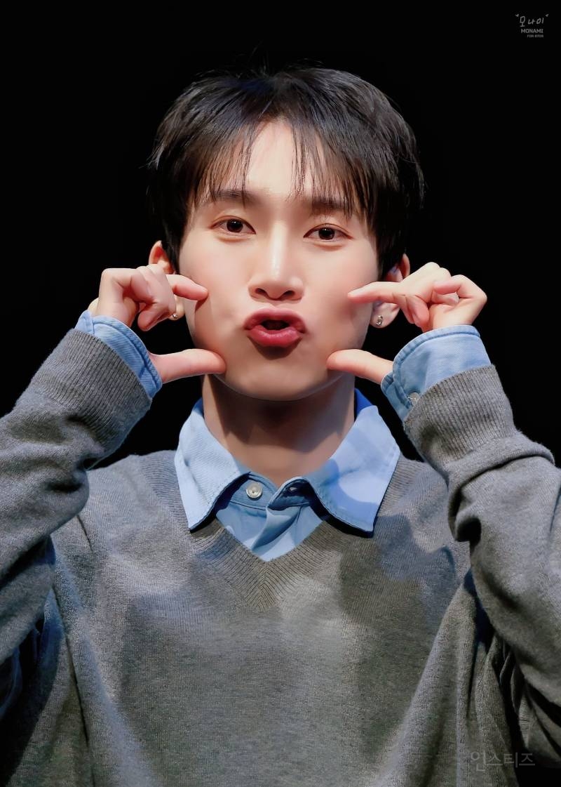  팬들이랑 헤어지기 아쉬운 남돌 모먼트.jpg